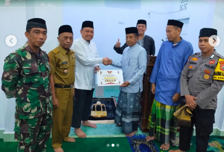 Kadis Ketahanan Pangan Serahkan Bantuan Hibah kepada Masjid di Karunrung
